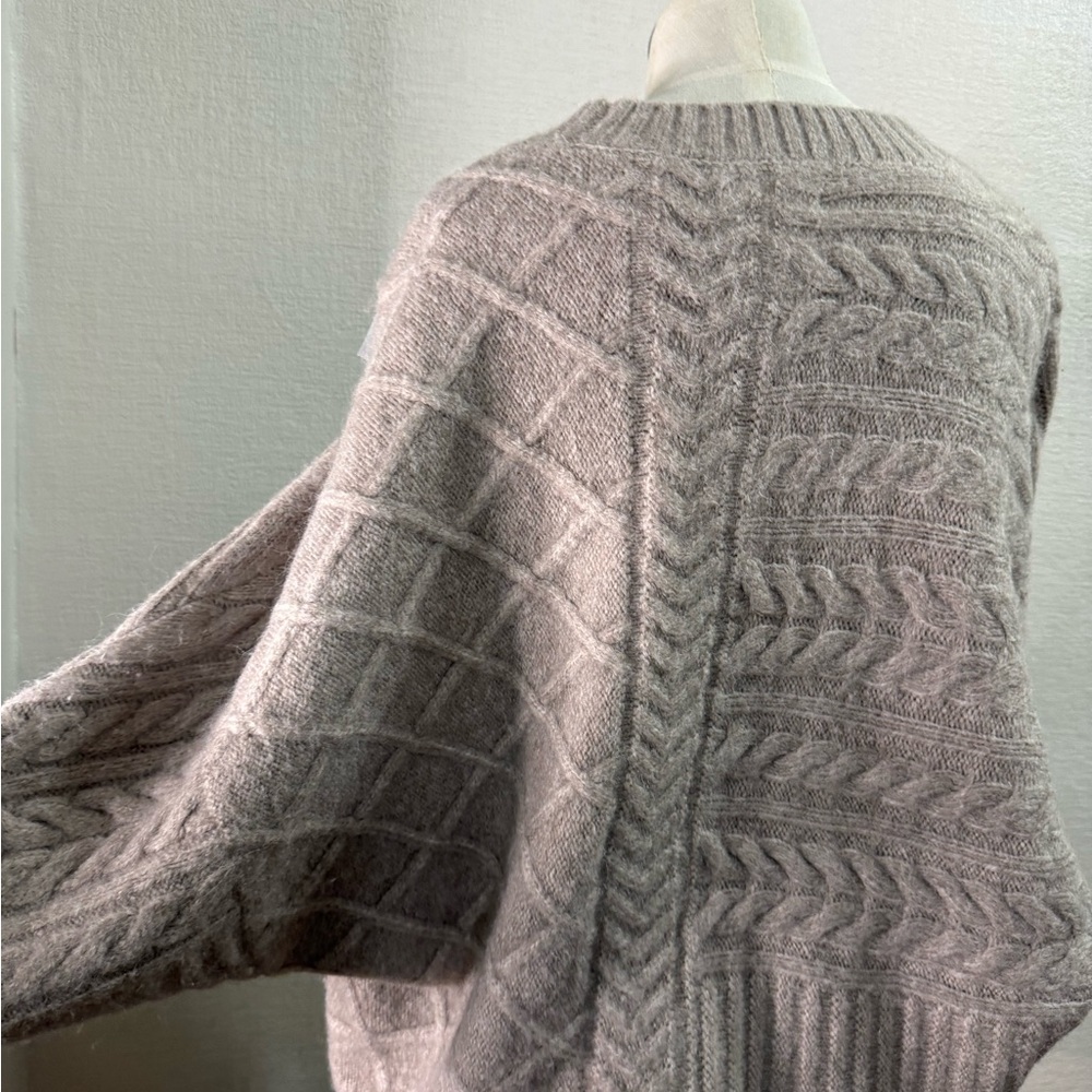 Abercrombie & Fitch Cable Knit Sweater - Creamy beige Size L/XL - Picture 2 of 4
